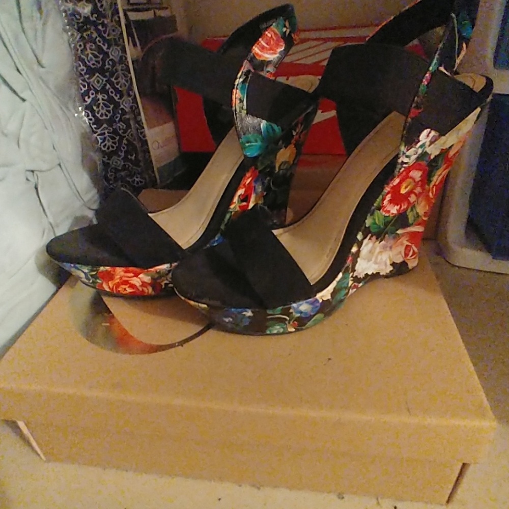 Floral wedges